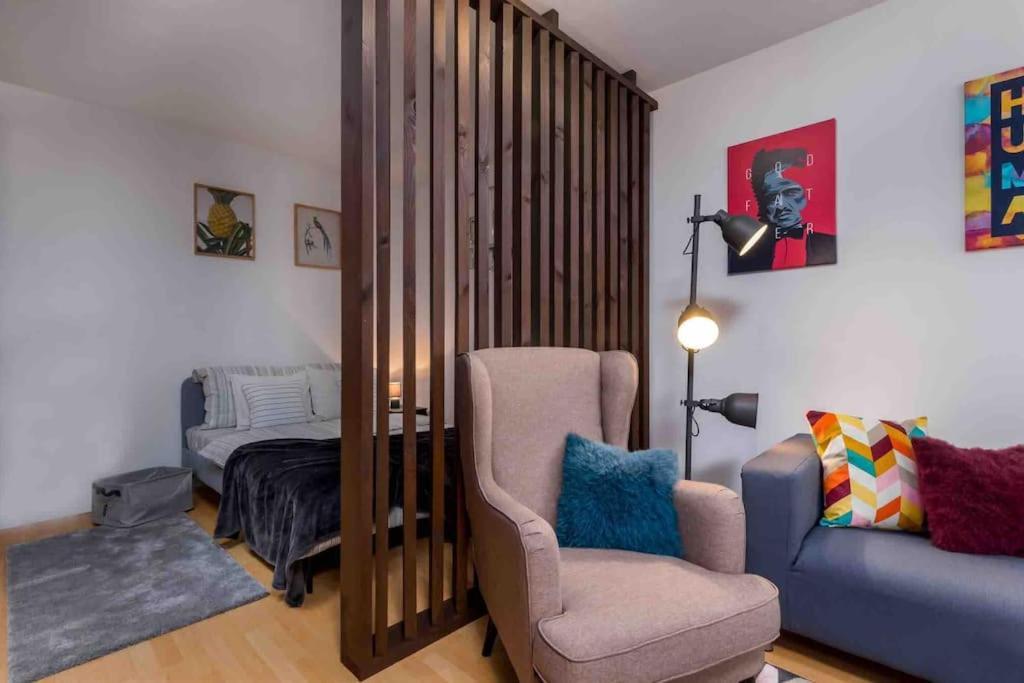 Spacious With Private Car Park & Balcony Budapest