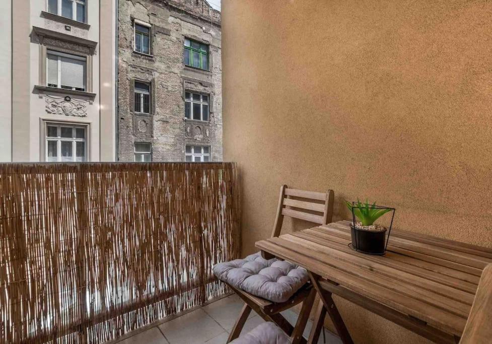 Spacious With Private Car Park & Balcony Appartamento *