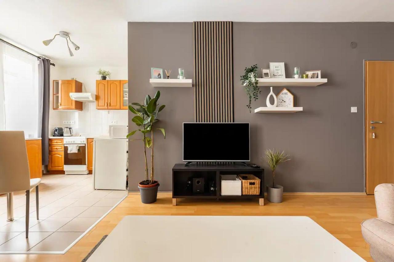 Appartamento Spacious With Private Car Park & Balcony Budapest